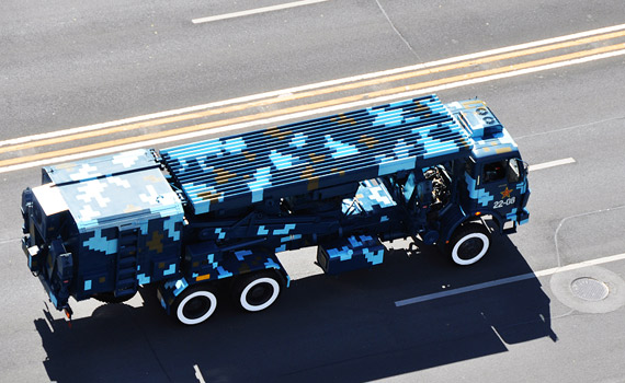 資料圖:2009年國(guó)慶閱兵展示的機(jī)動(dòng)式雷達(dá)