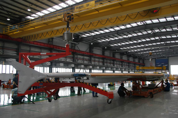 中航工業西飛國際天津公司總裝的首架A320機翼