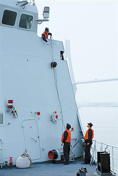 給艦體繞消磁纜