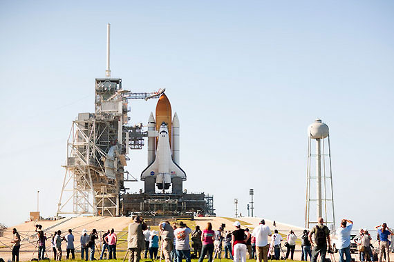 亞特蘭蒂斯號航天飛機矗立發射臺