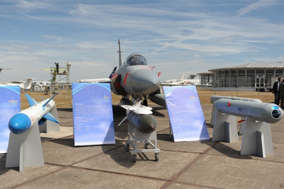 巴基斯坦空軍梟龍戰機全外掛武器