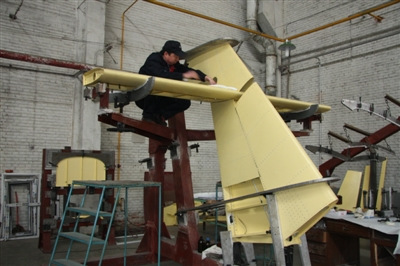 “海鷗”300飛機尾翼預對接現場。劉立斌 攝