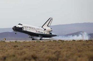 發現號航天飛機著陸瞬間