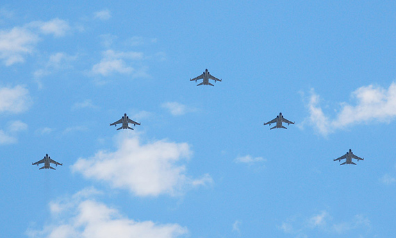 資料圖：解放軍飛豹殲擊轟炸機編隊