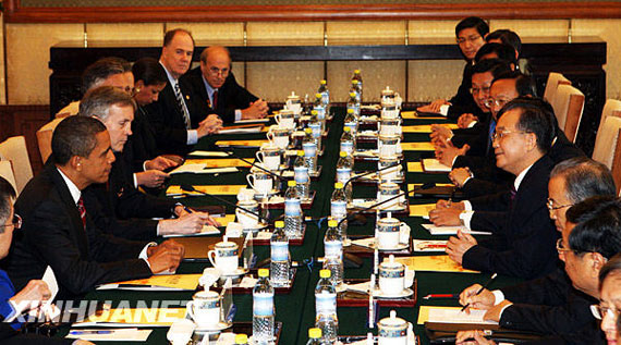 2009年11月18日,中國國務院總理溫家寶在北京釣魚臺國賓館會見正在中國進行國事訪問的美國總統奧巴馬。新華社記者劉建生攝
