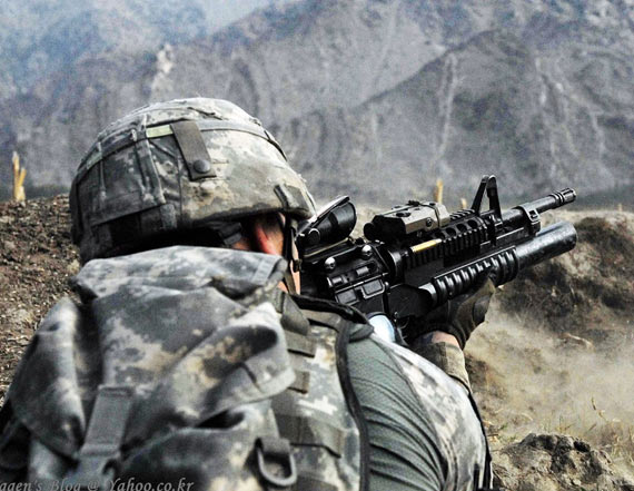 文章稱海軍少將楊毅說：“美國是所知的對解放軍的最大威脅。”。圖為正在阿富汗作戰(zhàn)的美軍