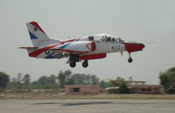 資料圖:巴基斯坦空軍列裝的K8表演機起飛