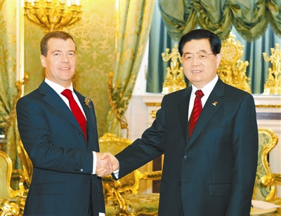 5月9日，應邀出席俄羅斯紀念衛國戰爭勝利65周年慶典的中國國家主席胡錦濤在莫斯科會見俄羅斯總統梅德韋杰夫。新華社記者饒愛民攝