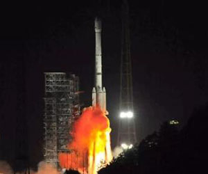 我國成功發射阿爾及利亞一號通信衛星