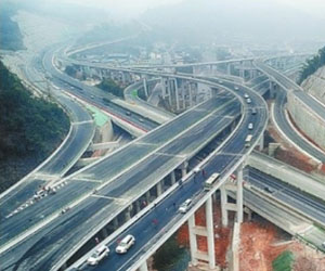 四川高速路中雅康高速雅瀘段首次用“北斗”護航