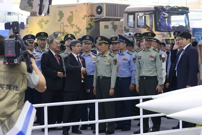 嘉賓云集中國航展航天科工展臺(tái) 點(diǎn)贊大國重器